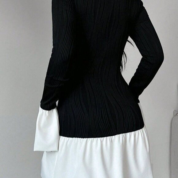 Black And White Elegant Women's Romantic Round Neck Contrast Color Dress - Picture 2 of 5